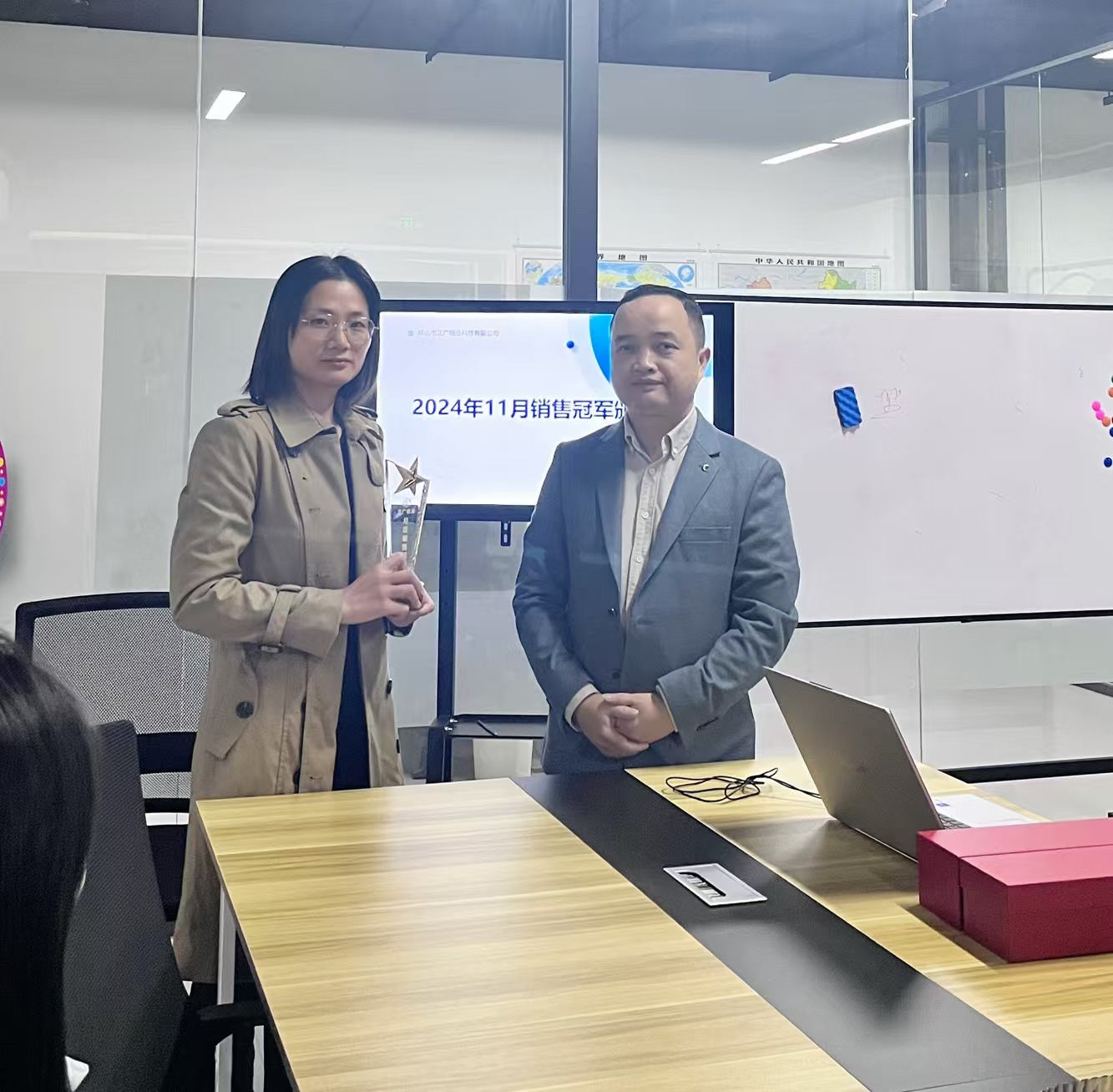 ຂ່າວດີໃຈ! ນາງ Guo Junqiao ບັນລຸໄດ້ແຊ້ມການຂາຍປະຈໍາເດືອນໃນເດືອນພະຈິກ.